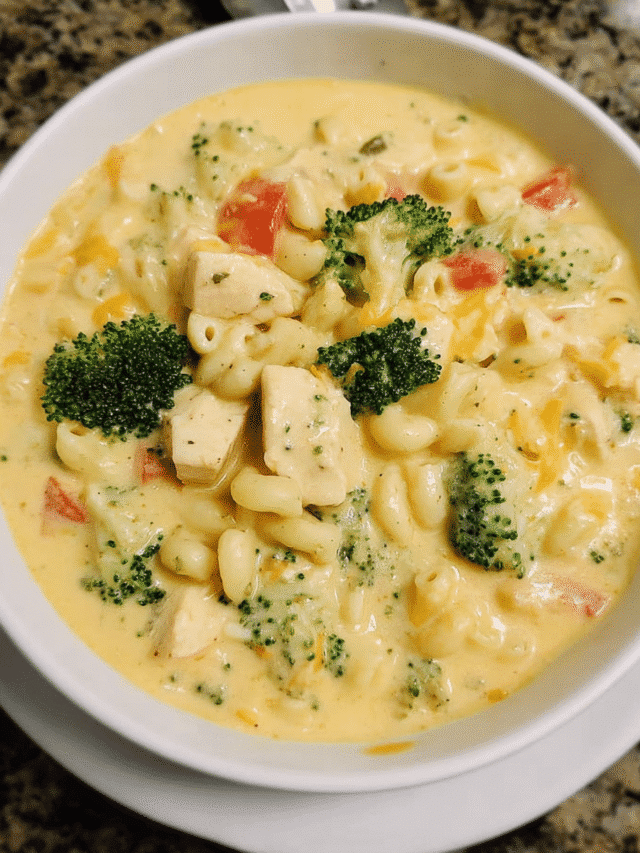 Creamy Chicken Mac and Cheese Soup in a bowl