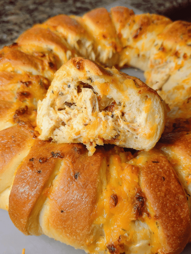 cropped-Cheesy-Chicken-Crescent-Ring1.png