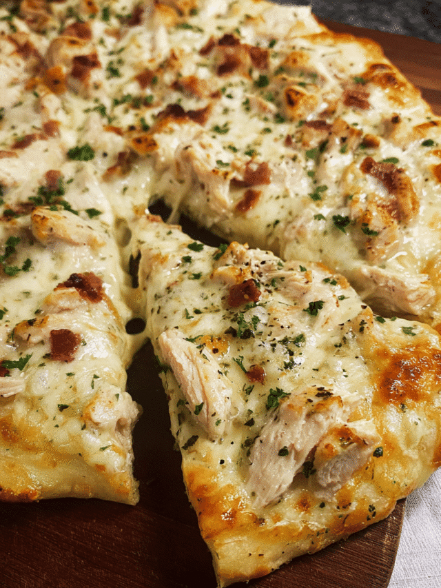 cropped-Chicken-Bacon-Ranch-Pizza1.png