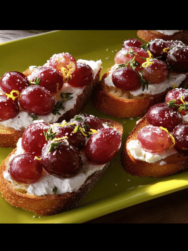 cropped-Roasted-Grape-and-Ricotta-Crostini1.png